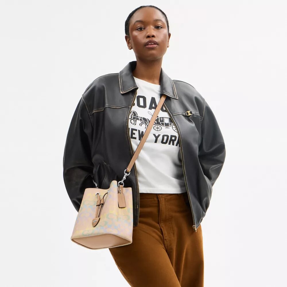 Bolso tipo cubo Rowan en Signature Canvas