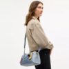 Bolso tipo satchel Rowan en denim desgastado con Charms
