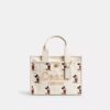 Bolso Tote Disney X Coach Cargo 26 con Mickey Mouse en lona de algodón regenerativo