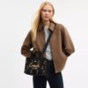Bolso Tote Disney X Coach Cargo 26 con Mickey Mouse en lona de algodón regenerativo