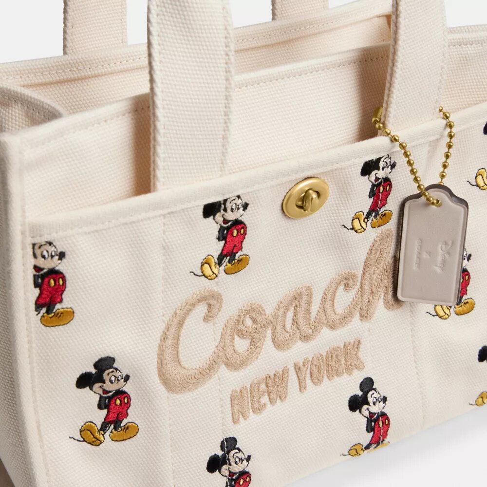 Bolso Tote Disney X Coach Cargo 26 con Mickey Mouse en lona de algodón regenerativo