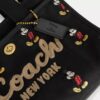 Bolso Tote Disney X Coach Cargo 26 con Mickey Mouse en lona de algodón regenerativo