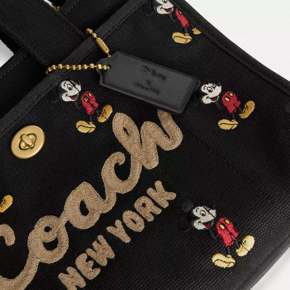 Bolso Tote Disney X Coach Cargo 26 con Mickey Mouse en lona de algodón regenerativo