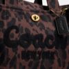 Bolso Tote tipo cargo con estampado de leopardo