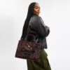 Bolso Tote tipo cargo con estampado de leopardo