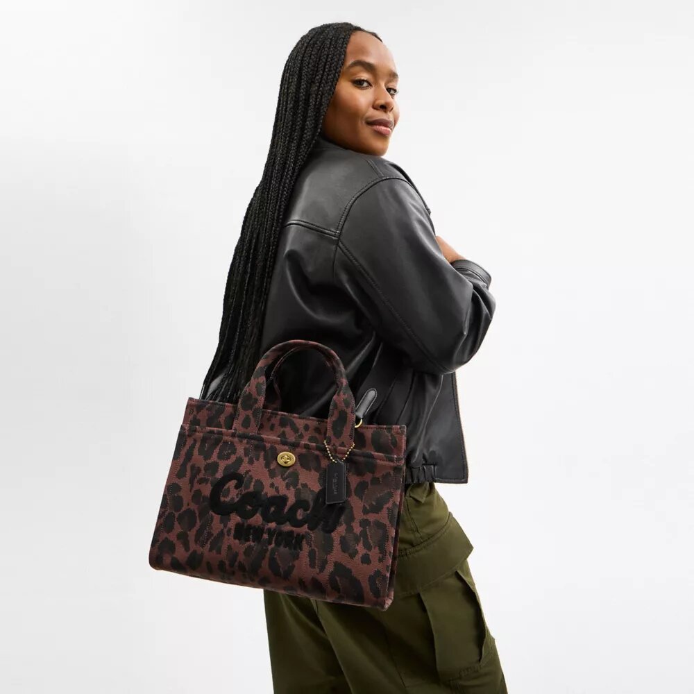 Bolso Tote tipo cargo con estampado de leopardo