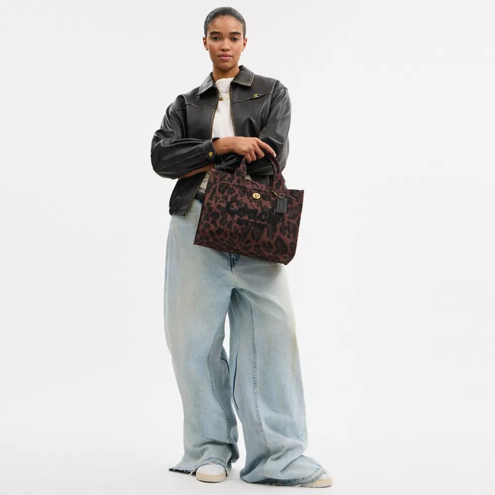 Bolso Tote tipo cargo con estampado de leopardo