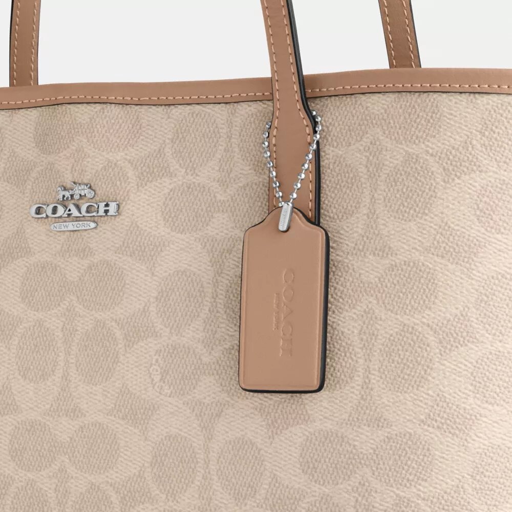 Bolso Tote urbano mediano en Signature Canvas