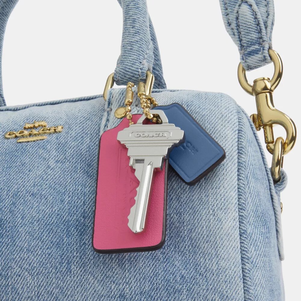 Bolsos bandolera Mini Rowan en denim desgastado con Charms
