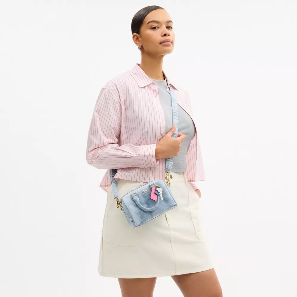 Bolsos bandolera Mini Rowan en denim desgastado con Charms