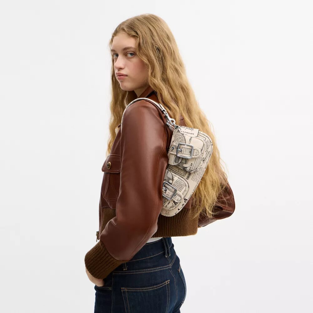 Bolsos de hombro Ashton con estampado de periódico