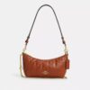 Bolsos de hombro Caitlin con acolchado y Charms