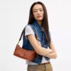 Bolsos de hombro Caitlin con acolchado y Charms