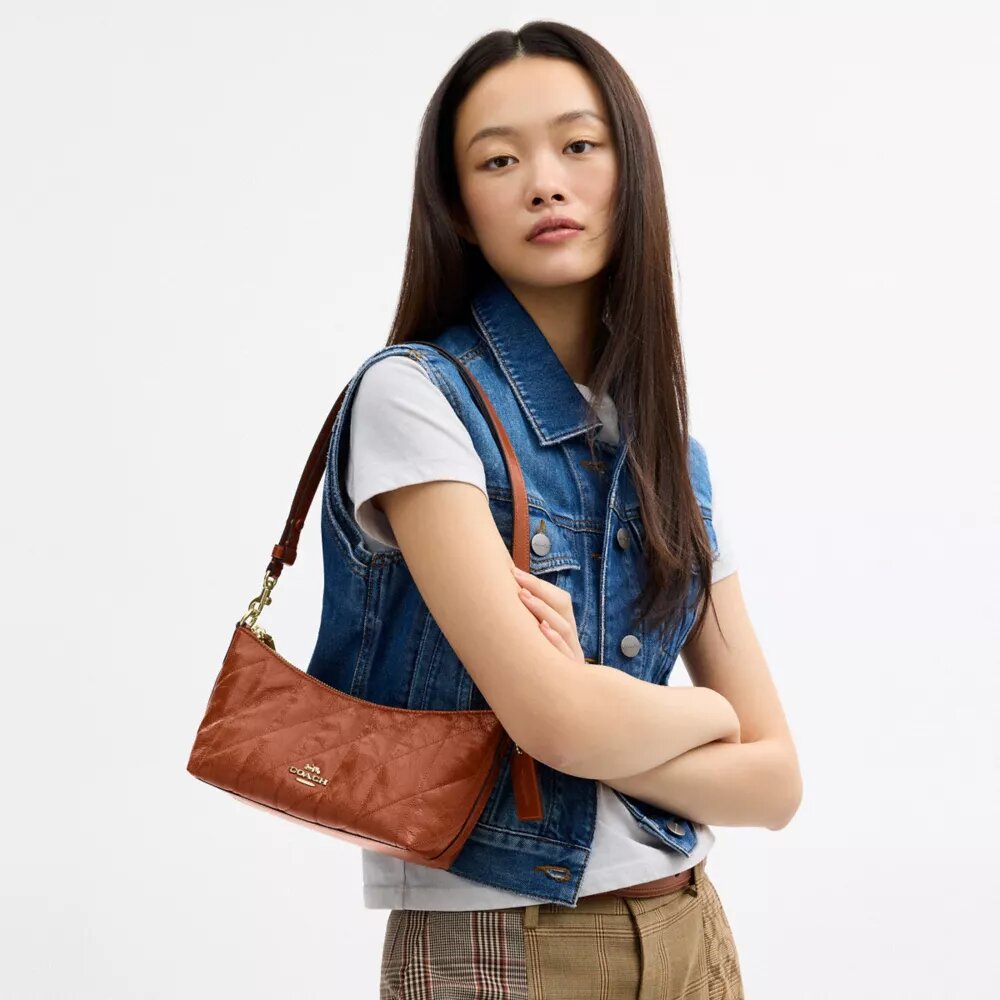 Bolsos de hombro Caitlin con acolchado y Charms