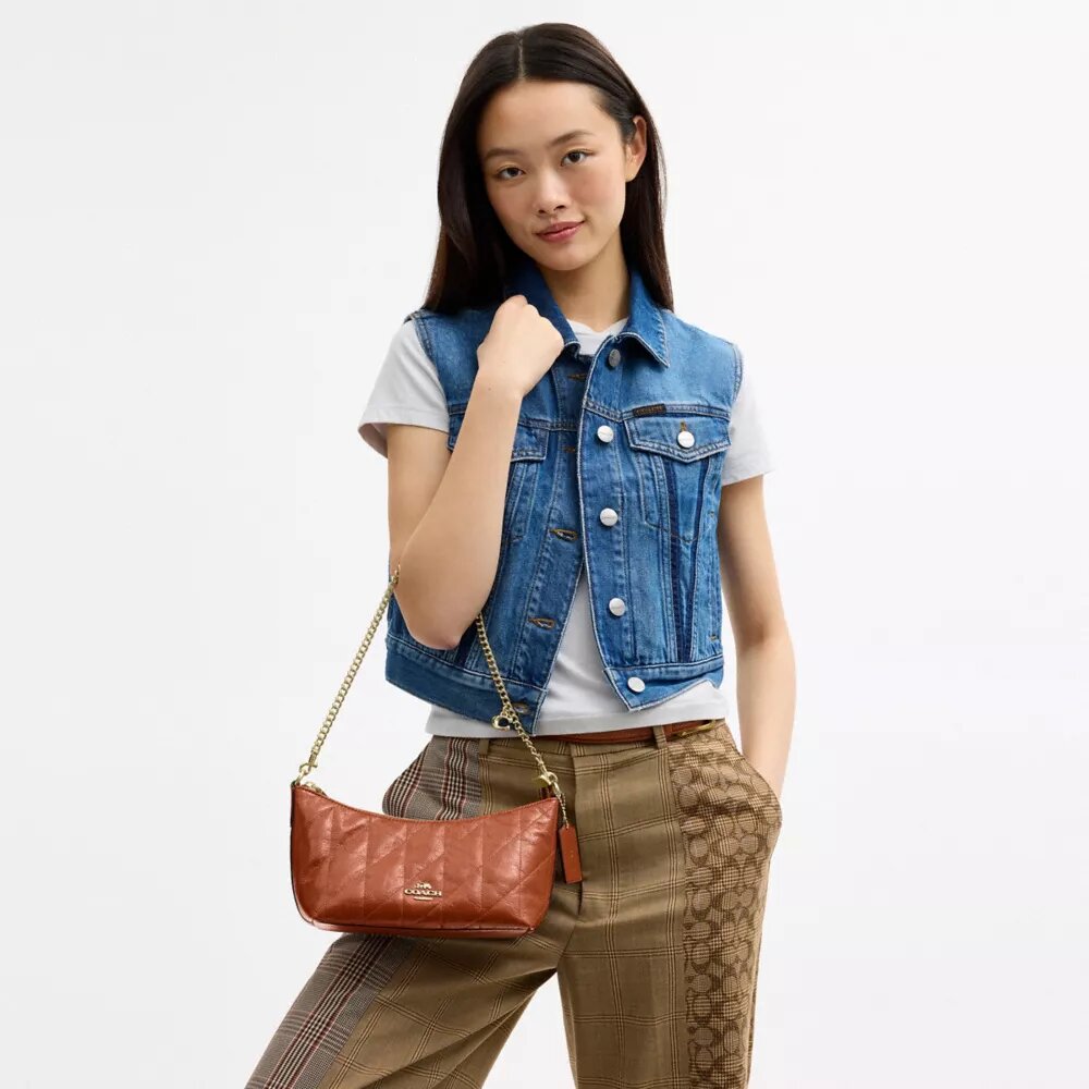 Bolsos de hombro Caitlin con acolchado y Charms