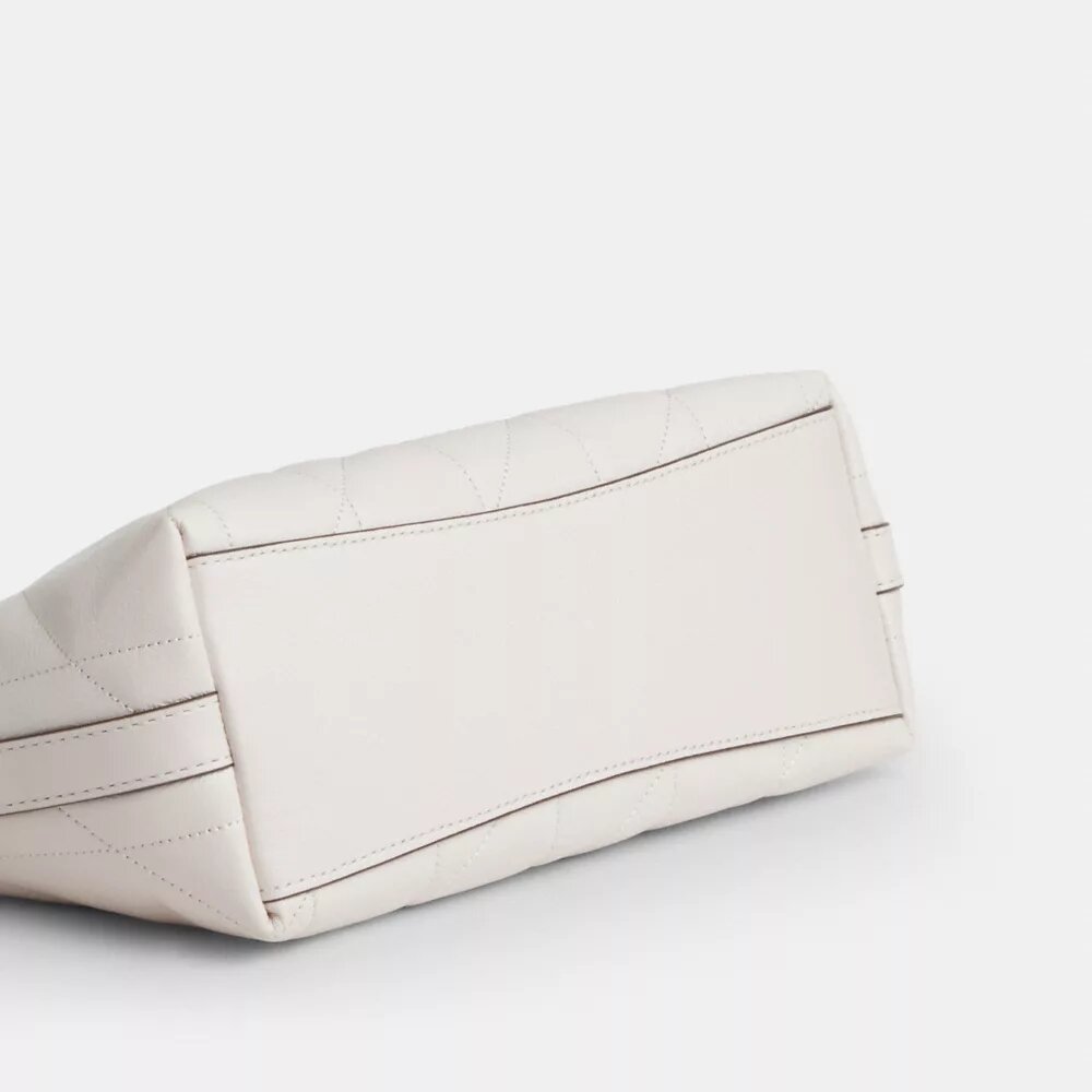 Bolsos de hombro Caitlin con acolchado y Charms
