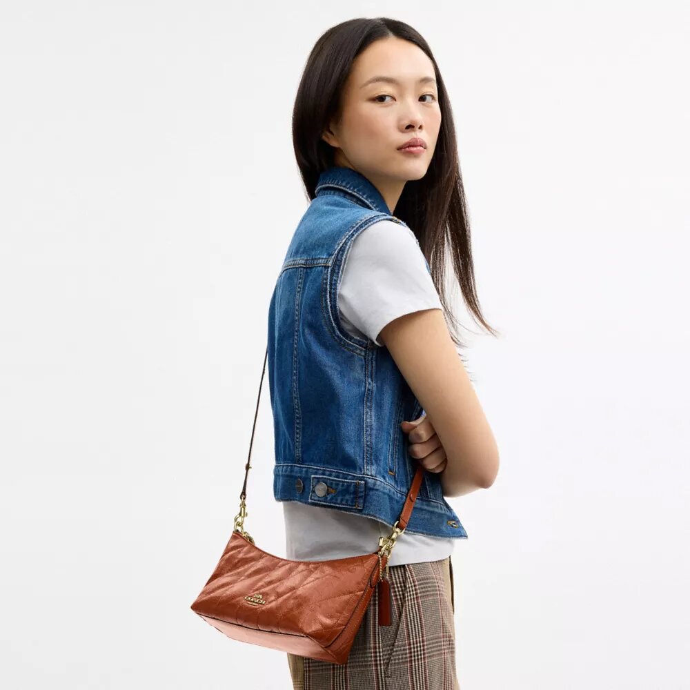 Bolsos de hombro Caitlin con acolchado y Charms