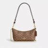 Bolsos de hombro Caitlin en Signature Canvas