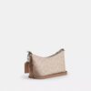 Bolsos de hombro Caitlin en Signature Canvas