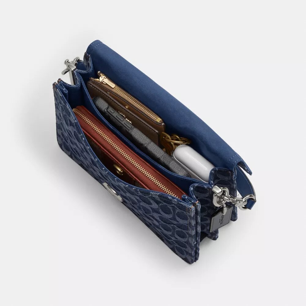 Bolsos de hombro «Chain Tabby» en denim emblemático