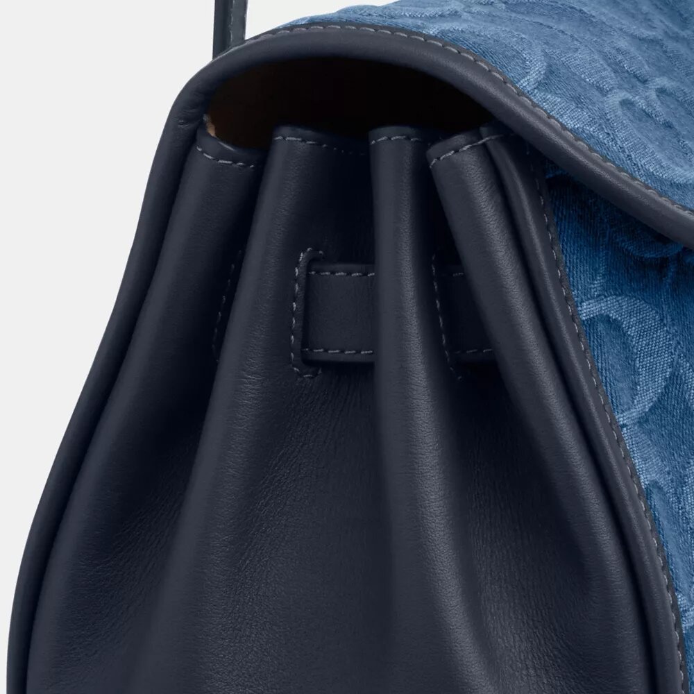 Bolsos de hombro con solapa Bridget en denim característico