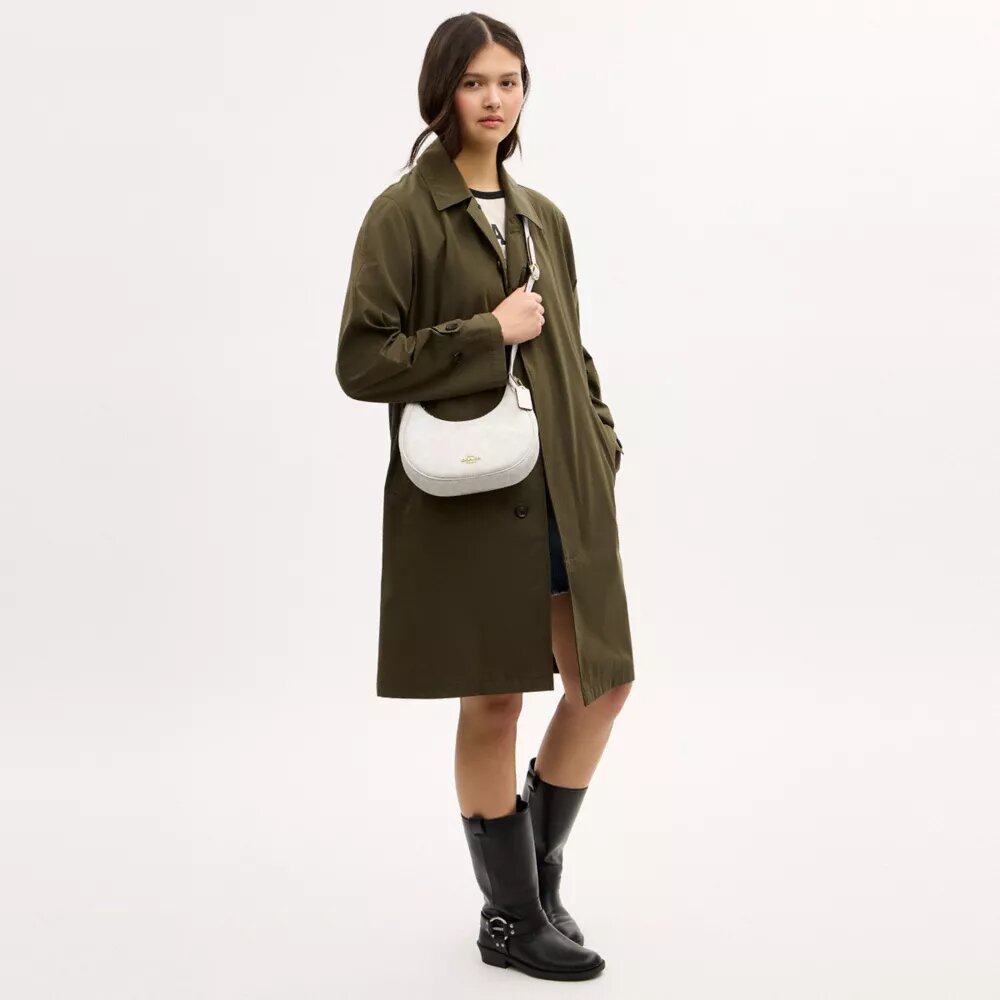 Bolsos de hombro Emily en Signature Canvas