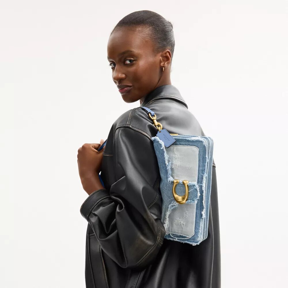 Bolsos de hombro Tabby 26 con patchwork de denim reciclado