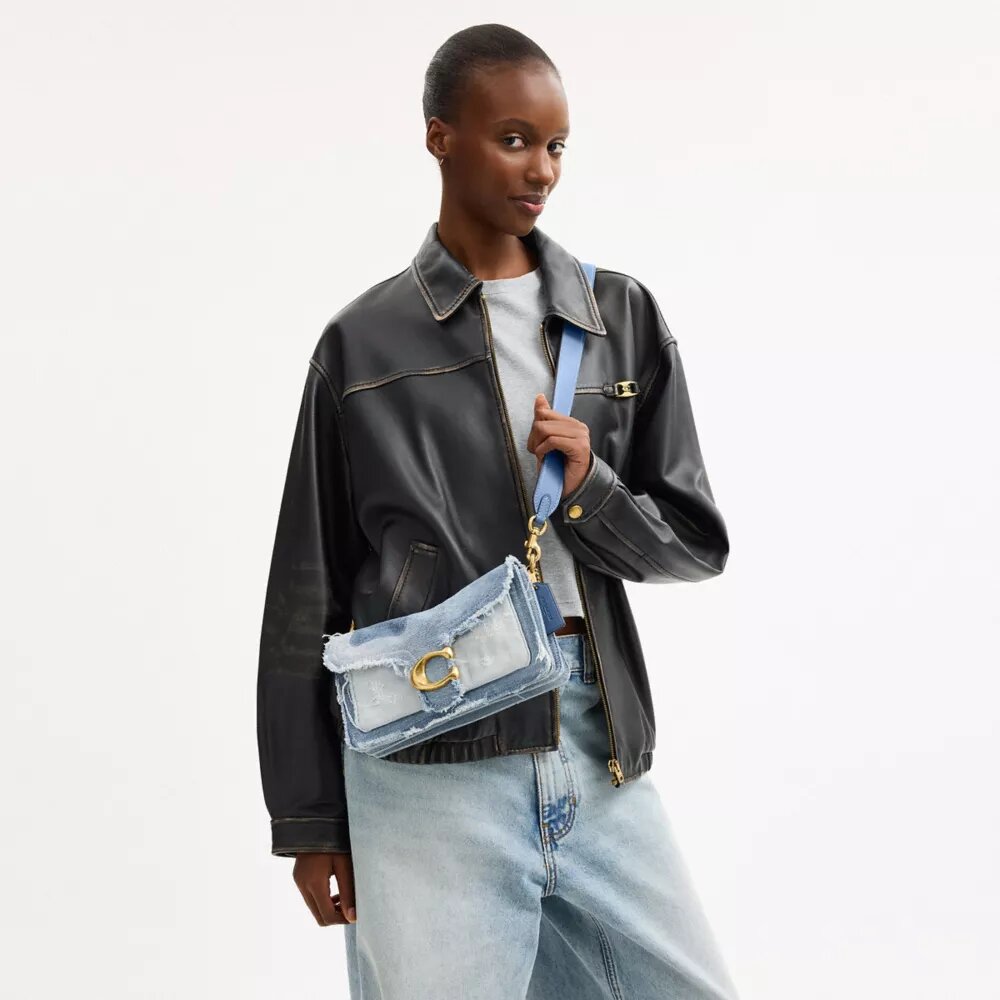 Bolsos de hombro Tabby 26 con patchwork de denim reciclado