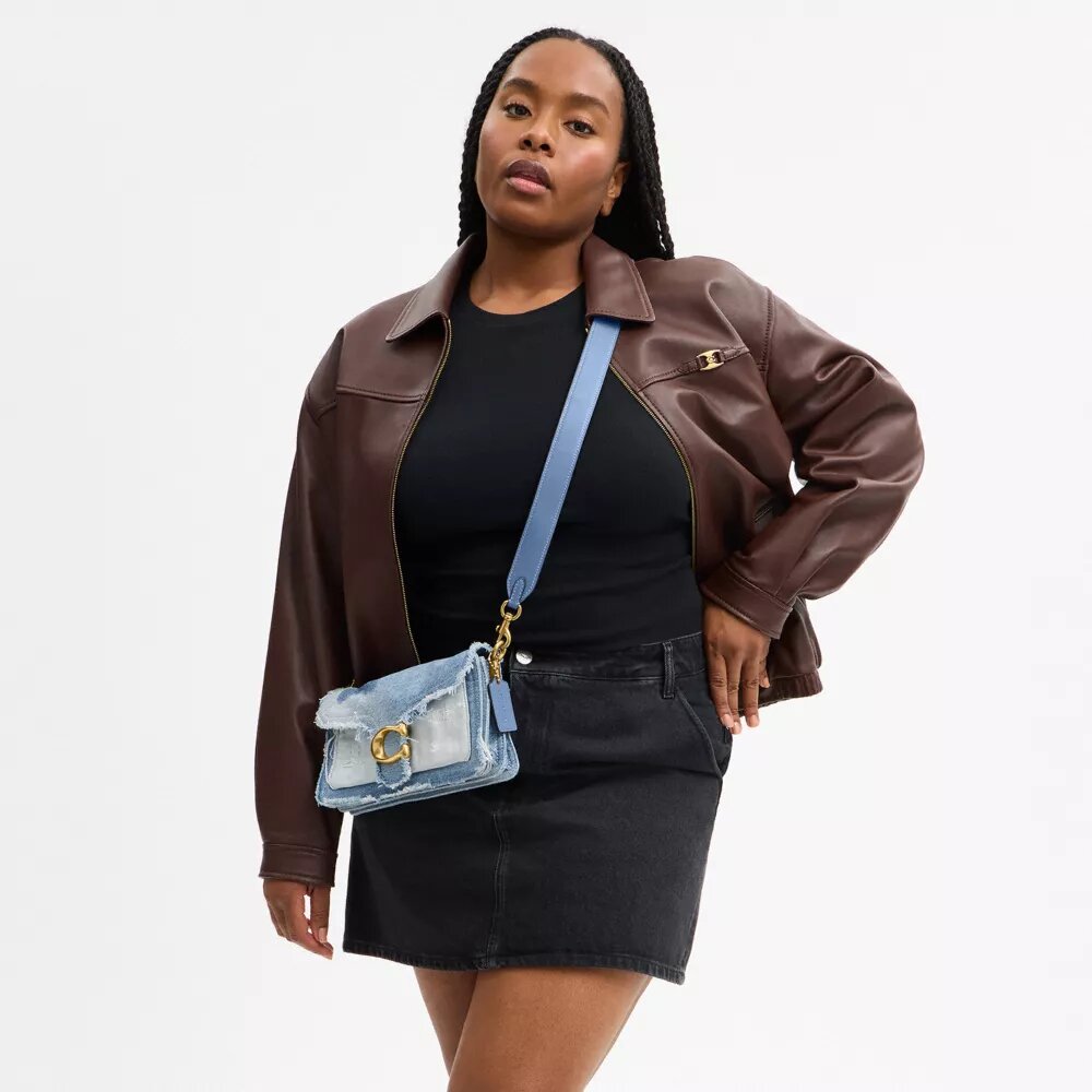 Bolsos de hombro Tabby 26 con patchwork de denim reciclado
