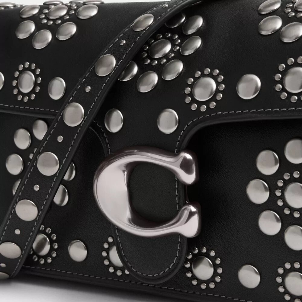 Bolsos de hombro Tabby 26 con remaches de estilo western