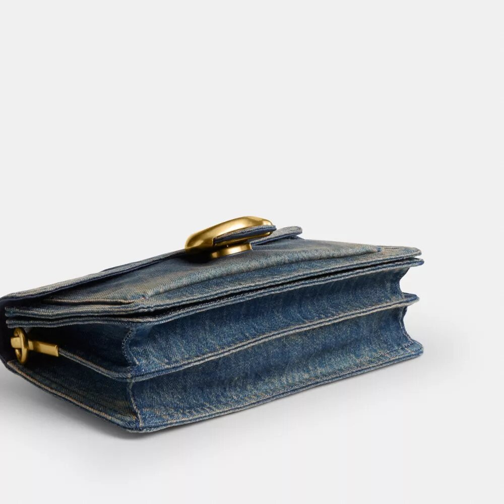 Bolsos de hombro Tabby de 26 en denim de algodón regenerativo