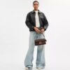 Bolsos de hombro Tabby de 26 pulgadas en Signature Canvas