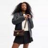 Bolsos de hombro Tabby de 26 pulgadas en Signature Canvas