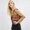 Bolsos de hombro Tabby de 26 pulgadas en Signature Canvas