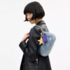 Bolsos de hombro Teri en denim desgastado con Charms