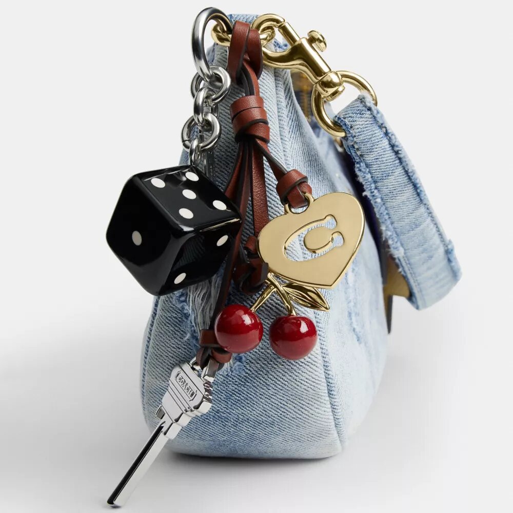Bolsos de hombro Teri en denim desgastado con Charms