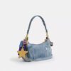 Bolsos de hombro Teri en denim desgastado con Charms