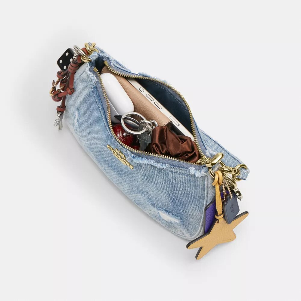 Bolsos de hombro Teri en denim desgastado con Charms