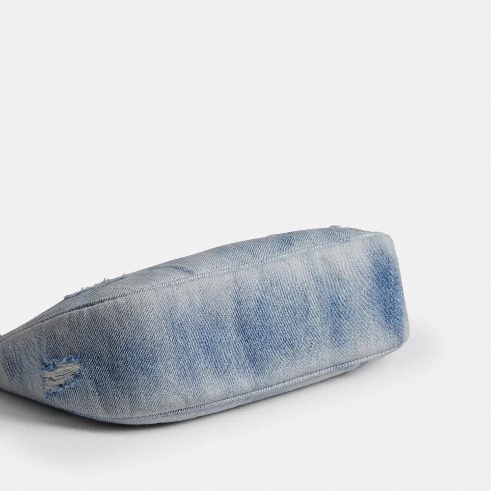 Bolsos de hombro Teri en denim desgastado con Charms