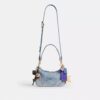 Bolsos de hombro Teri en denim desgastado con Charms