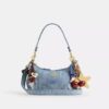 Bolsos de hombro Teri en denim desgastado con Charms
