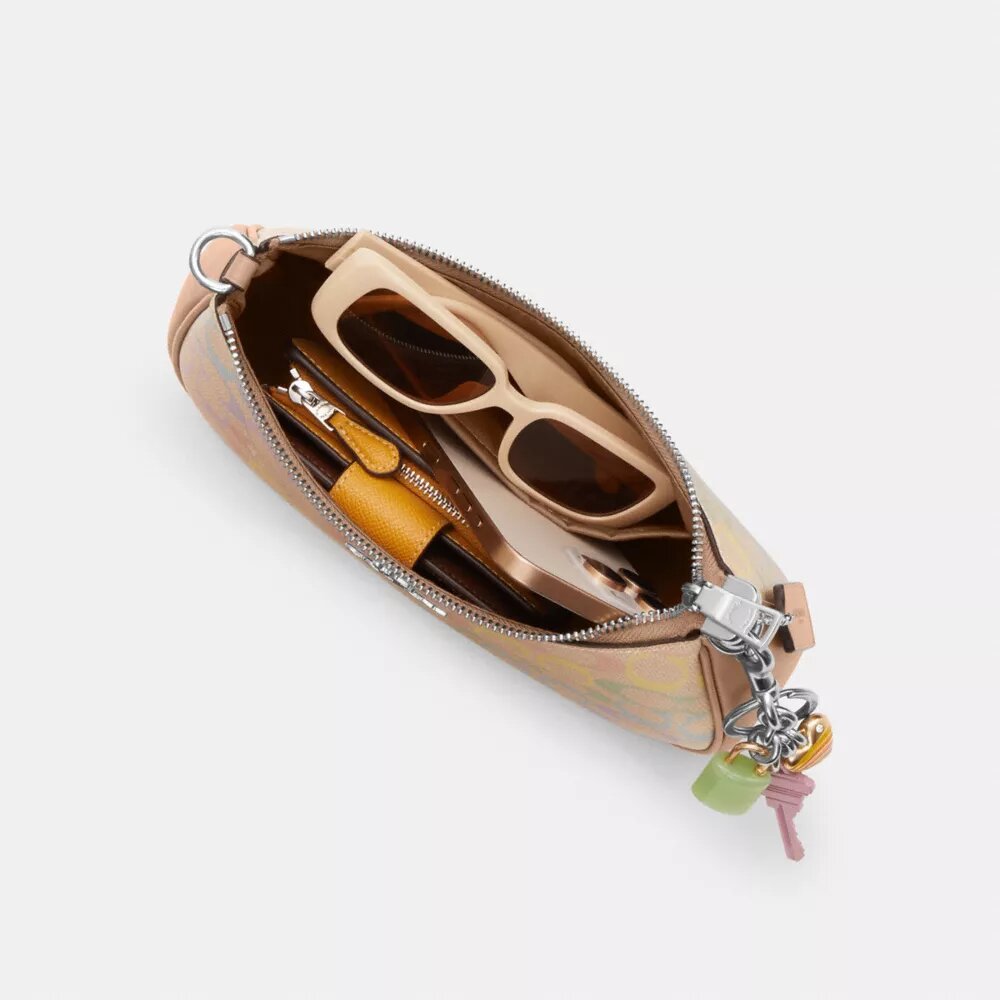 Bolsos de hombro Teri en Signature Canvas