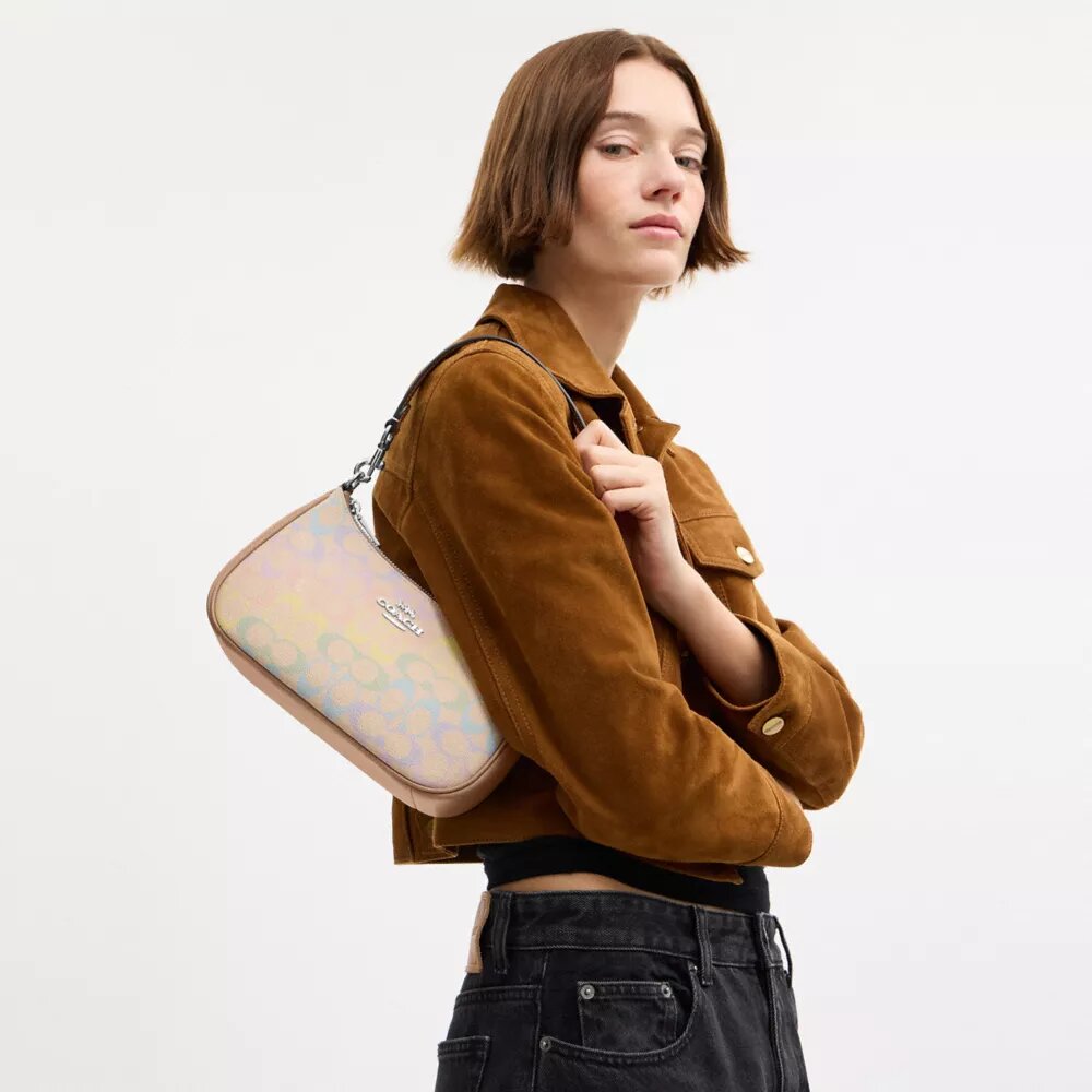 Bolsos de hombro Teri en Signature Canvas