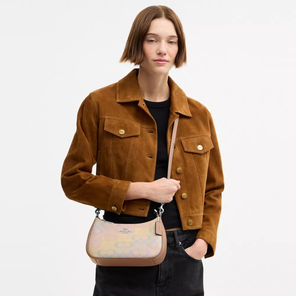 Bolsos de hombro Teri en Signature Canvas