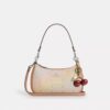 Bolsos de hombro Teri en Signature Canvas