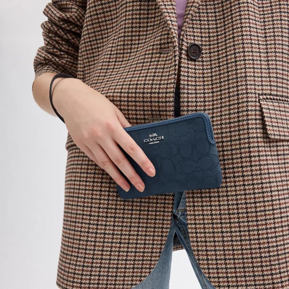 Bolsos de pulsera con cremallera en esquina en jacquard Signature