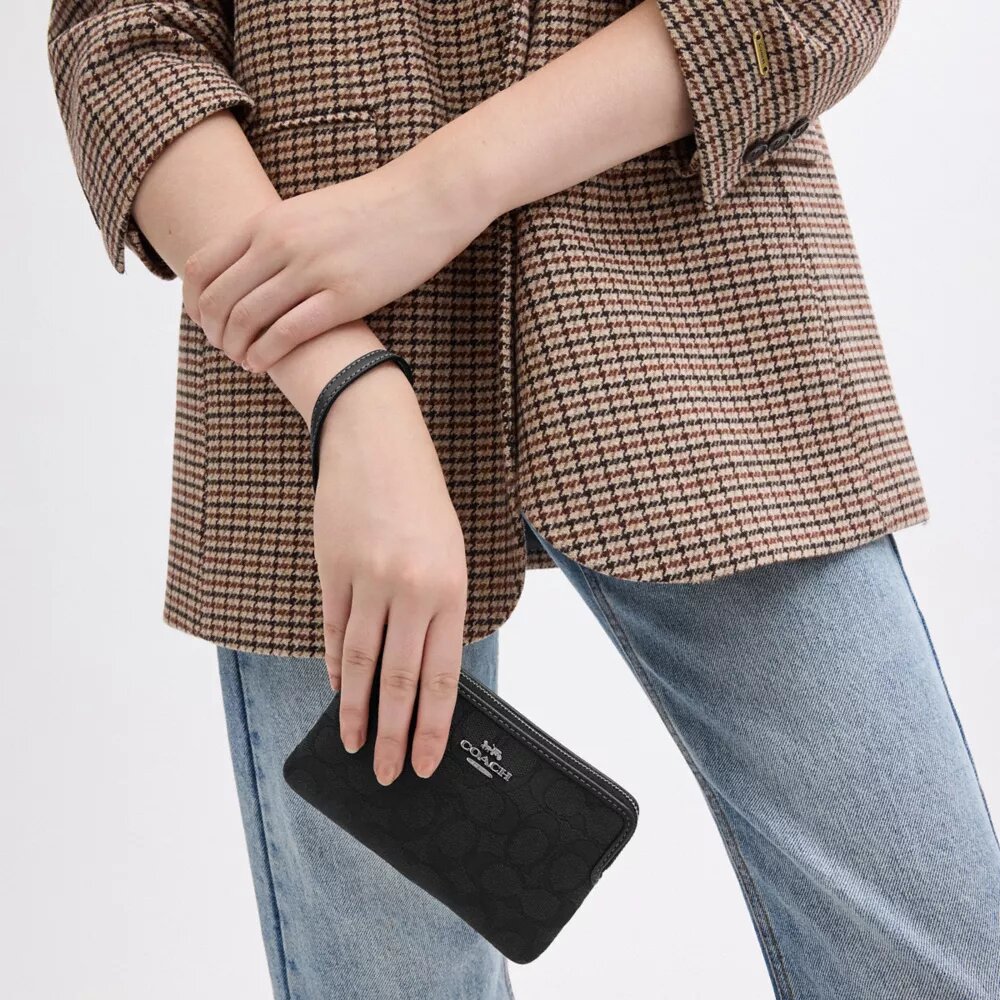 Bolsos de pulsera con cremallera en esquina en jacquard Signature