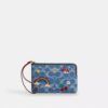 Bolsos de pulsera con cremallera en las esquinas en denim emblemático