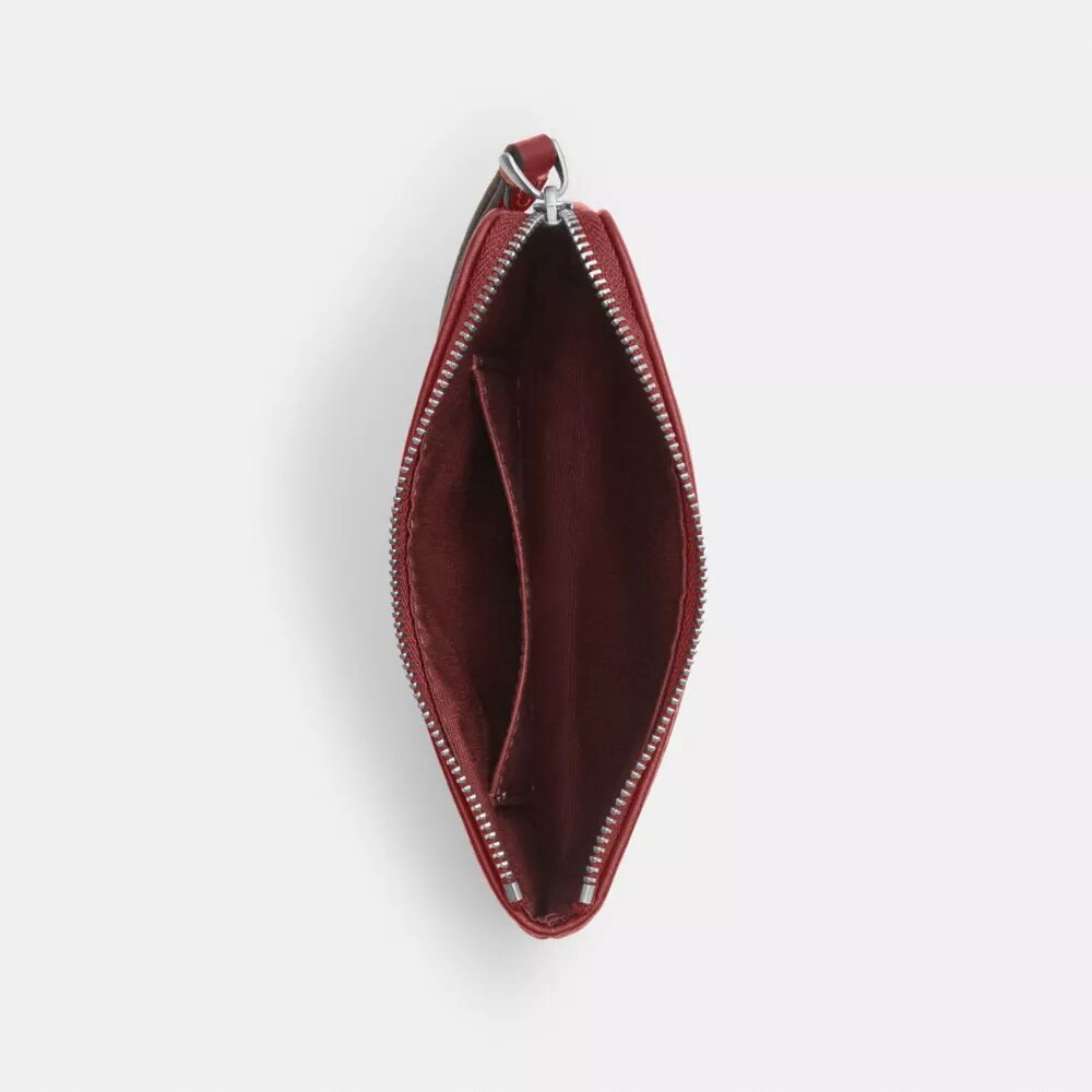 Bolsos de pulsera con cremallera en las esquinas en denim emblemático