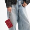 Bolsos de pulsera con cremallera en las esquinas en denim emblemático
